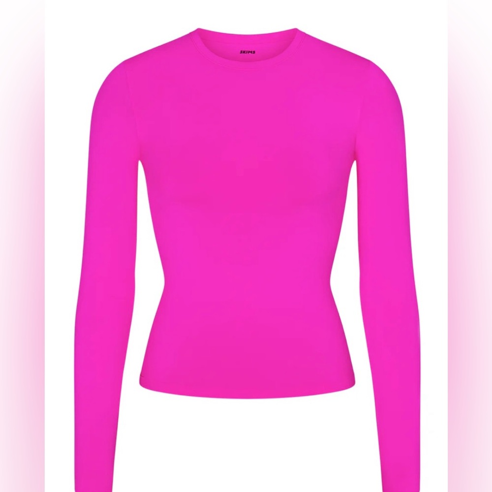 BRAND NEW WITH TAGS SKIMS SOFT SMOOTHING SEAMLESS LONG SLEEVE - FUCHSIA